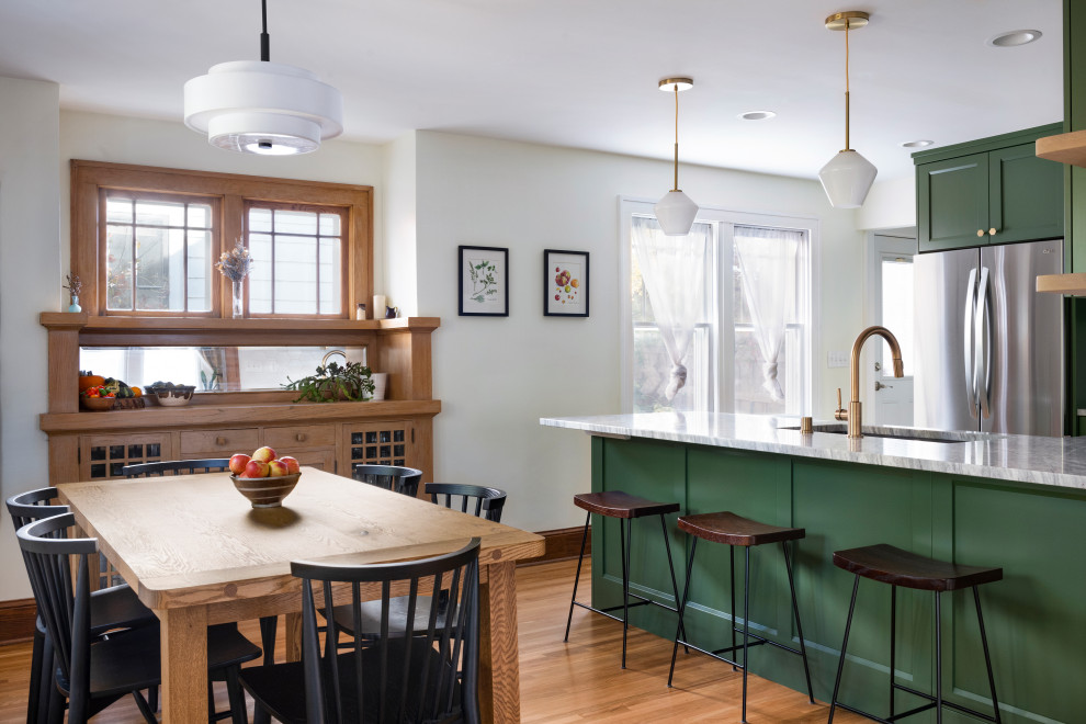 Klassische Küche mit Schrankfronten mit vertiefter Füllung in Minneapolis