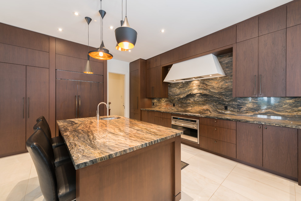 Transitional kitchen photo in Toronto
