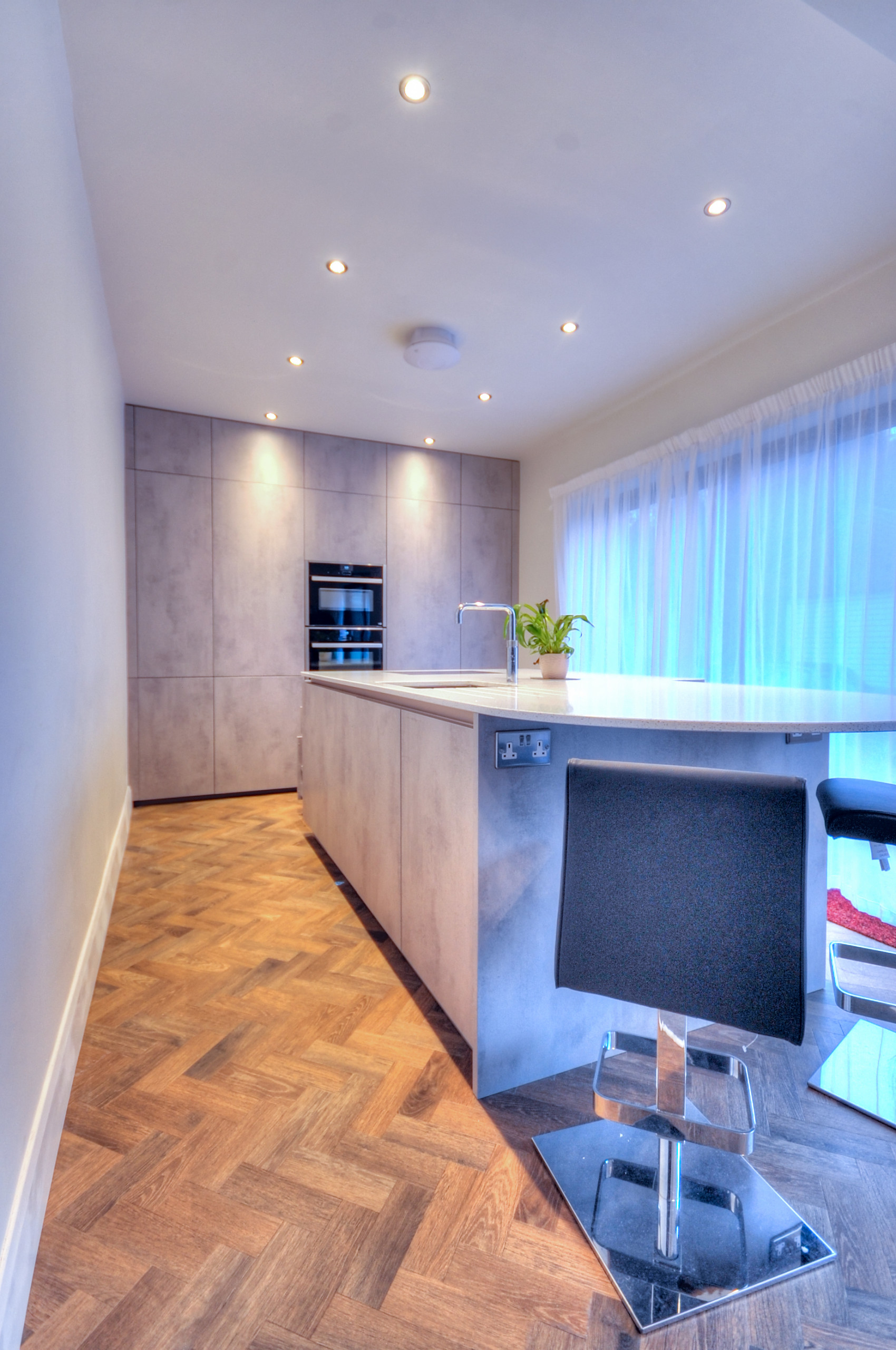 Handleless Kitchen in Concrete Finish