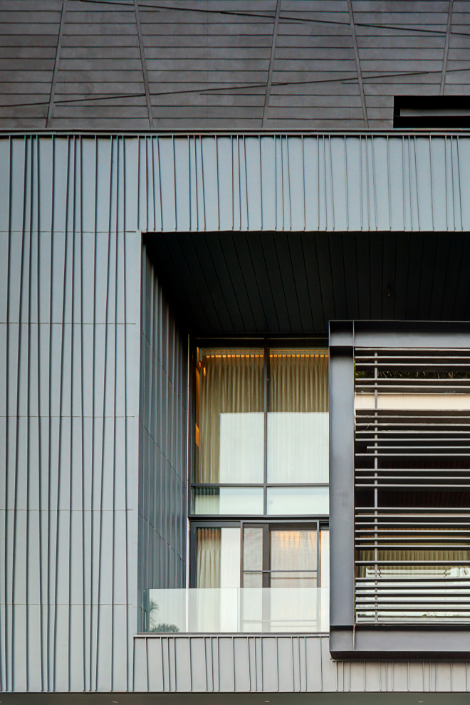 Contemporary exterior in Delhi.