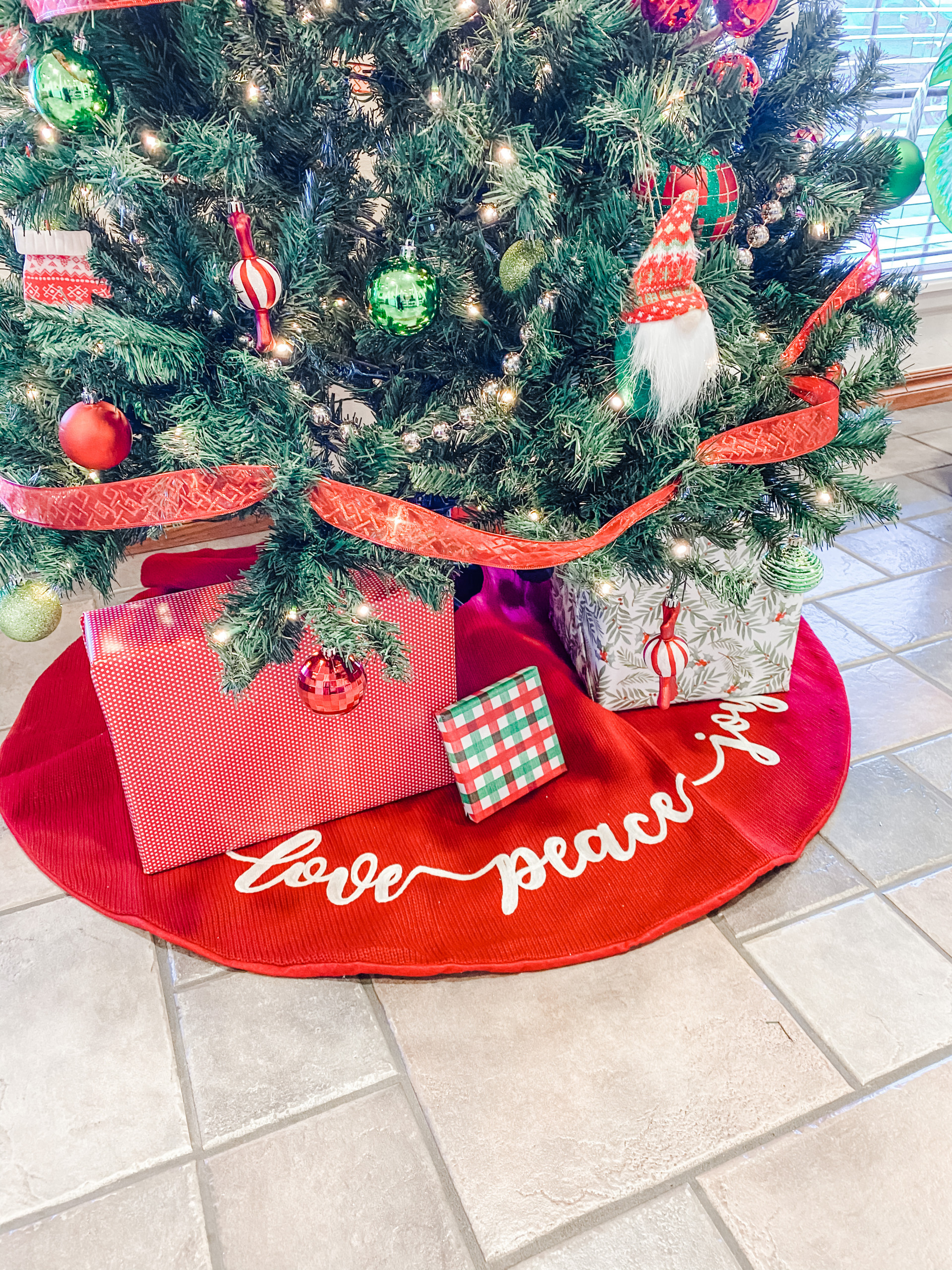 Tomlinson Farmer's Insurance Christmas Decor