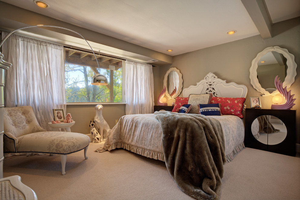 This is an example of a mid-sized contemporary guest bedroom in Atlanta with grey walls, carpet and grey floor.