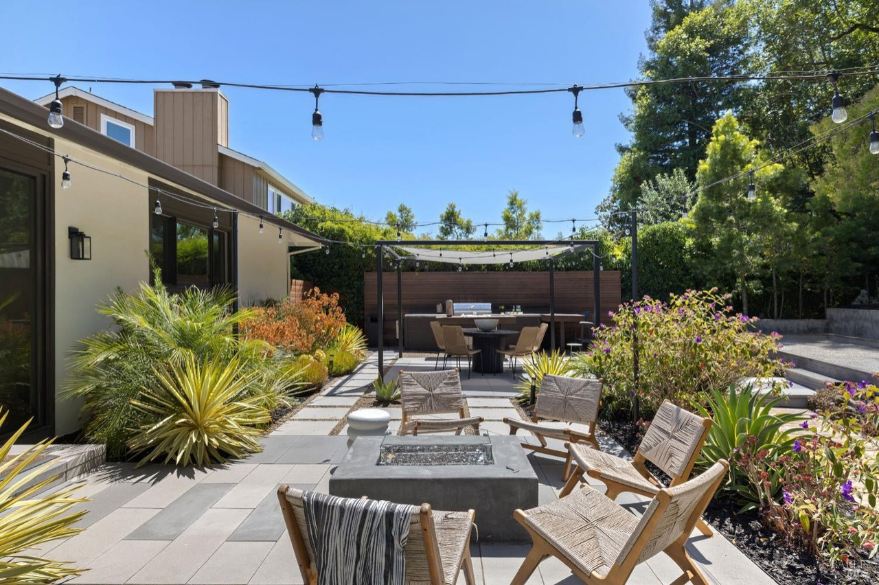 Contemporary Luxe Backyard