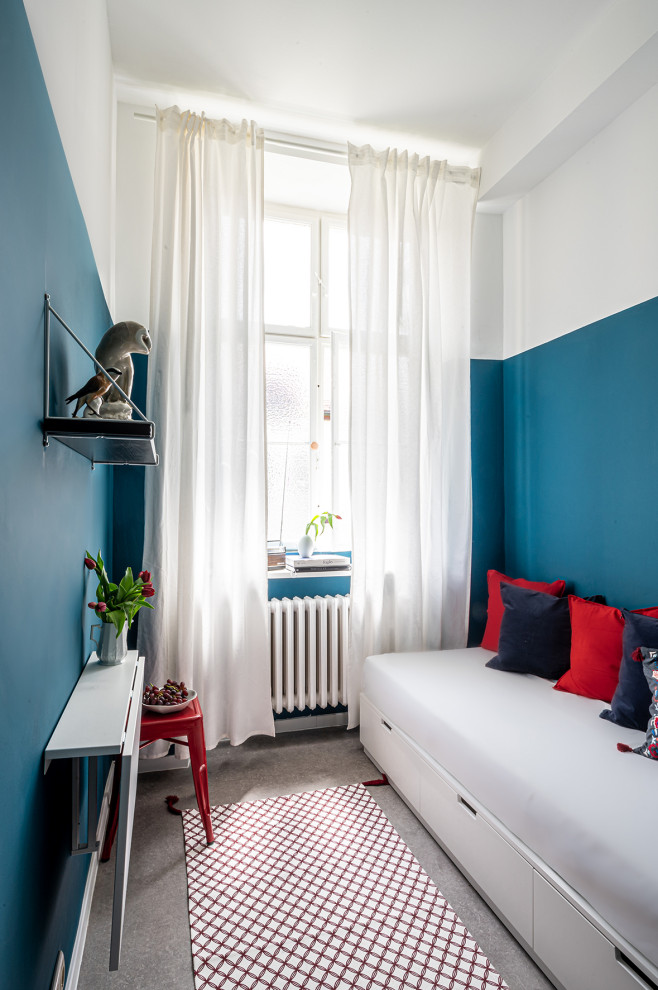 На фото: маленькая нейтральная детская в стиле модернизм с спальным местом, синими стенами, полом из линолеума и серым полом для на участке и в саду с