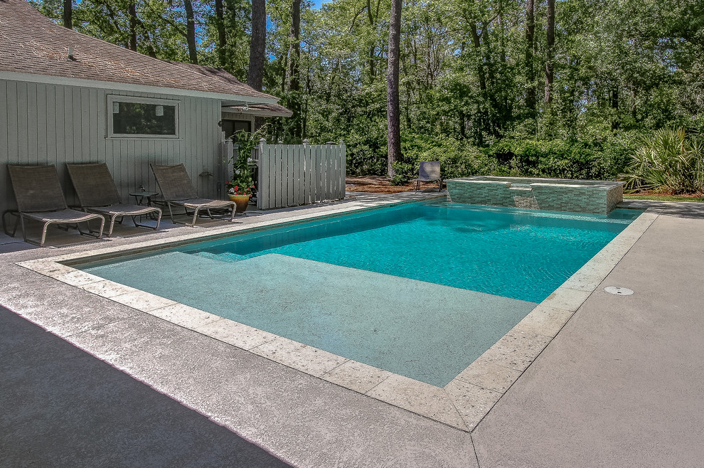 Inspiration pour une piscine minimaliste.