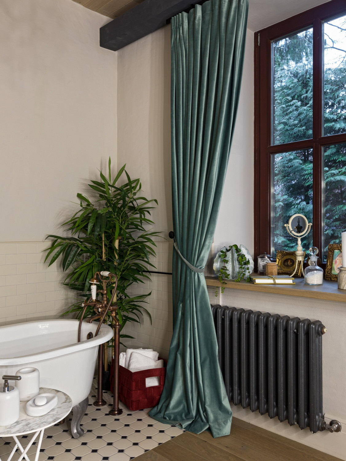 Дом в соснах