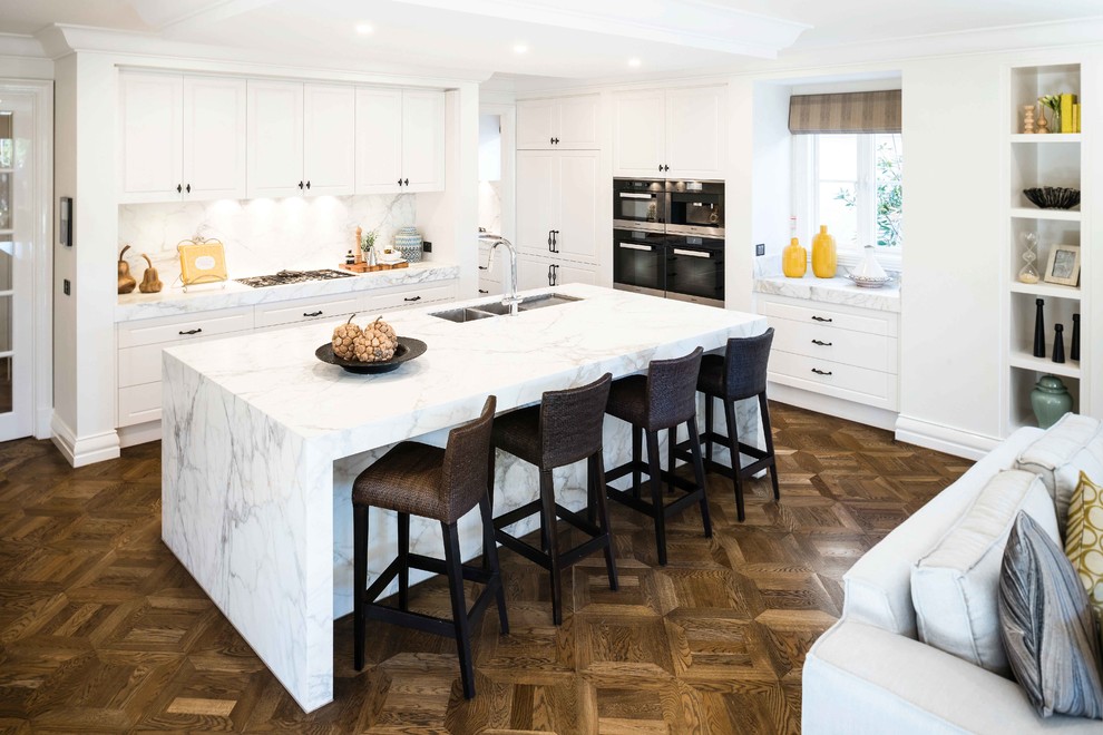 Inspiration for a mid-sized traditional eat-in kitchen in Melbourne with marble splashback, stainless steel appliances and with island.