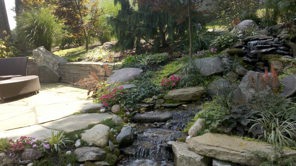Photo of a traditional garden in Cincinnati.