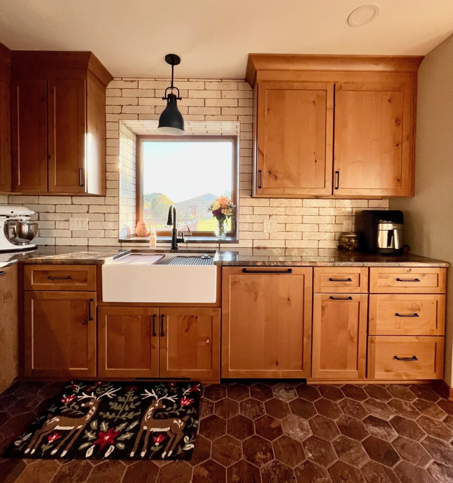 Kitchen - rustic kitchen idea in Detroit