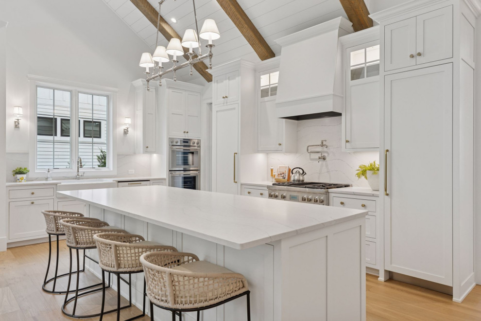 Example of a transitional kitchen design in Minneapolis