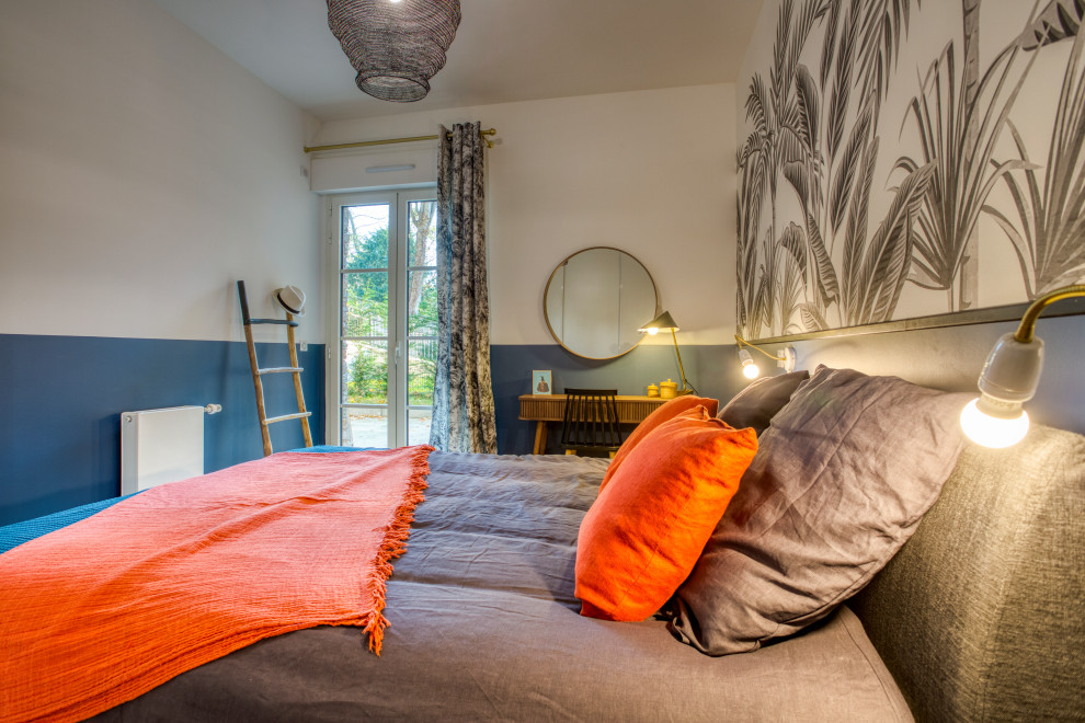Bedroom - mid-sized contemporary master light wood floor, brown floor and wallpaper bedroom idea in Paris with blue walls