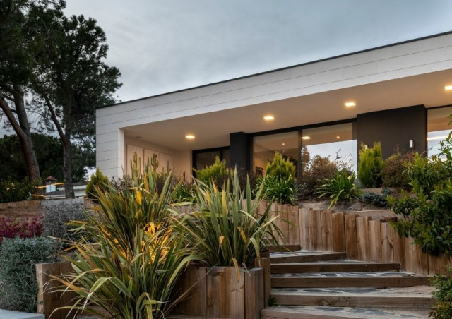 HAGE contemporary-pool