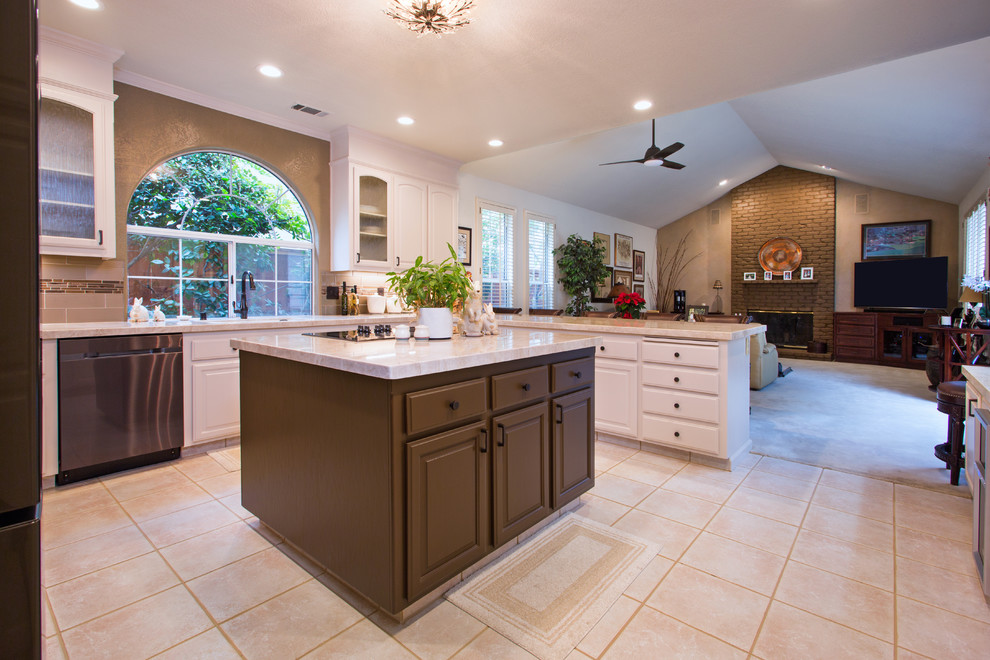 This is an example of a large traditional kitchen in Sacramento.