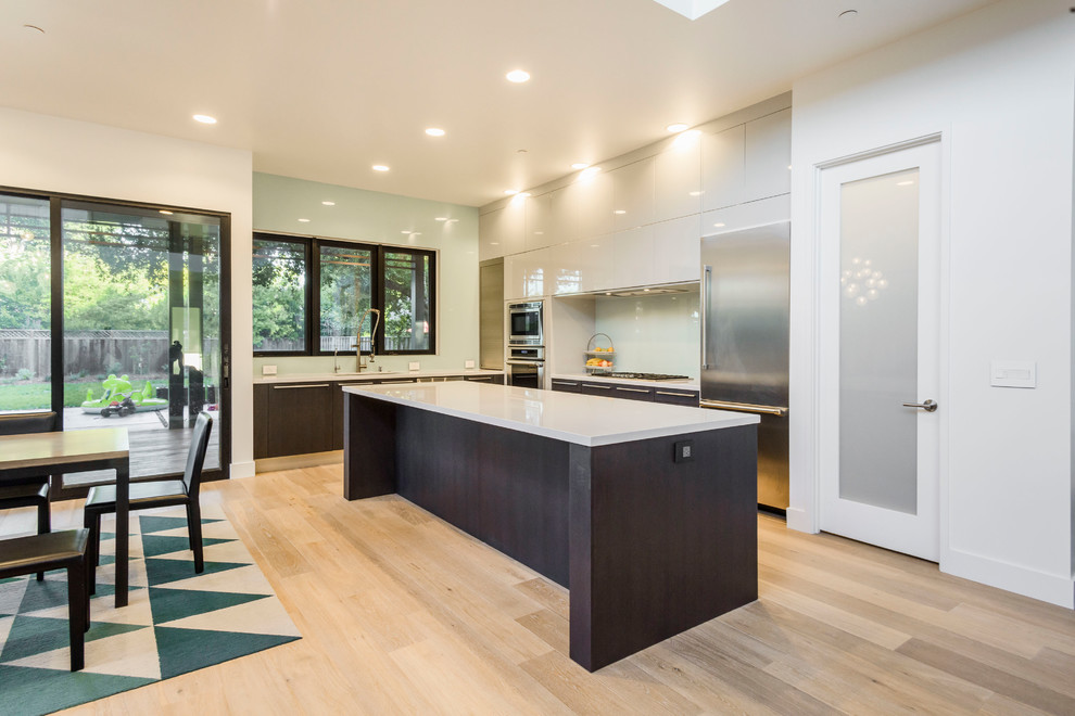 Kitchen - contemporary kitchen idea in San Francisco