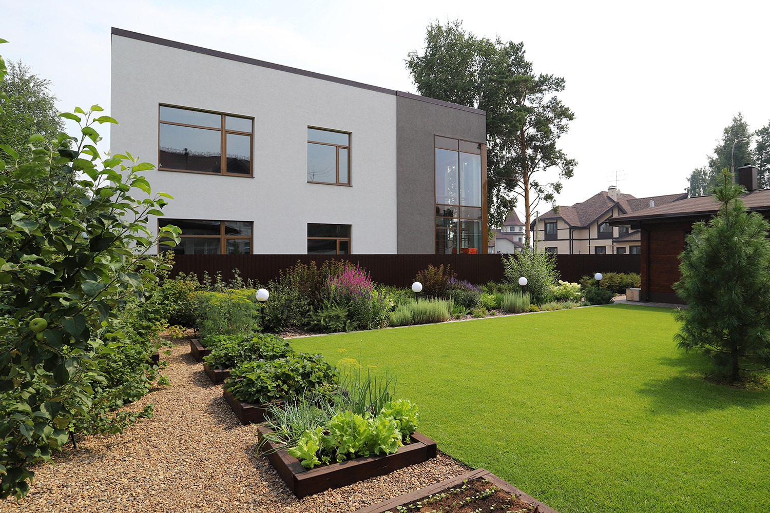 Руст и поперечно исчерченная дорожка