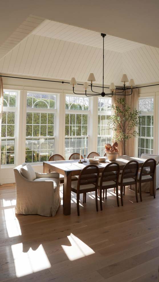 Dining room - country dining room idea in Richmond