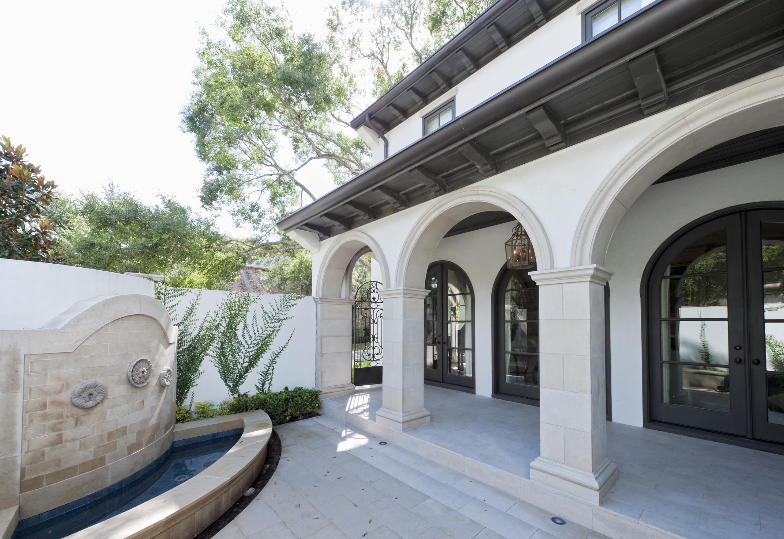 Arches Frame the Home and Landscape