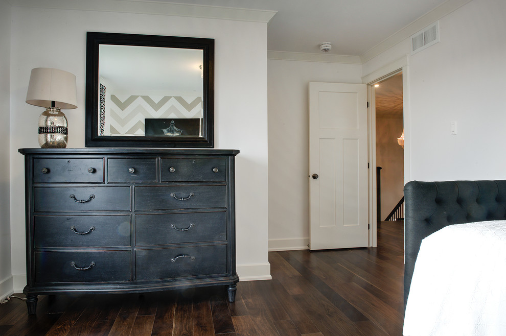 Example of a transitional home design design in Toronto