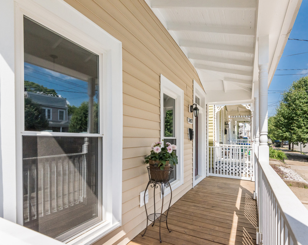 Mid-sized traditional front yard verandah in Wilmington with a roof extension.