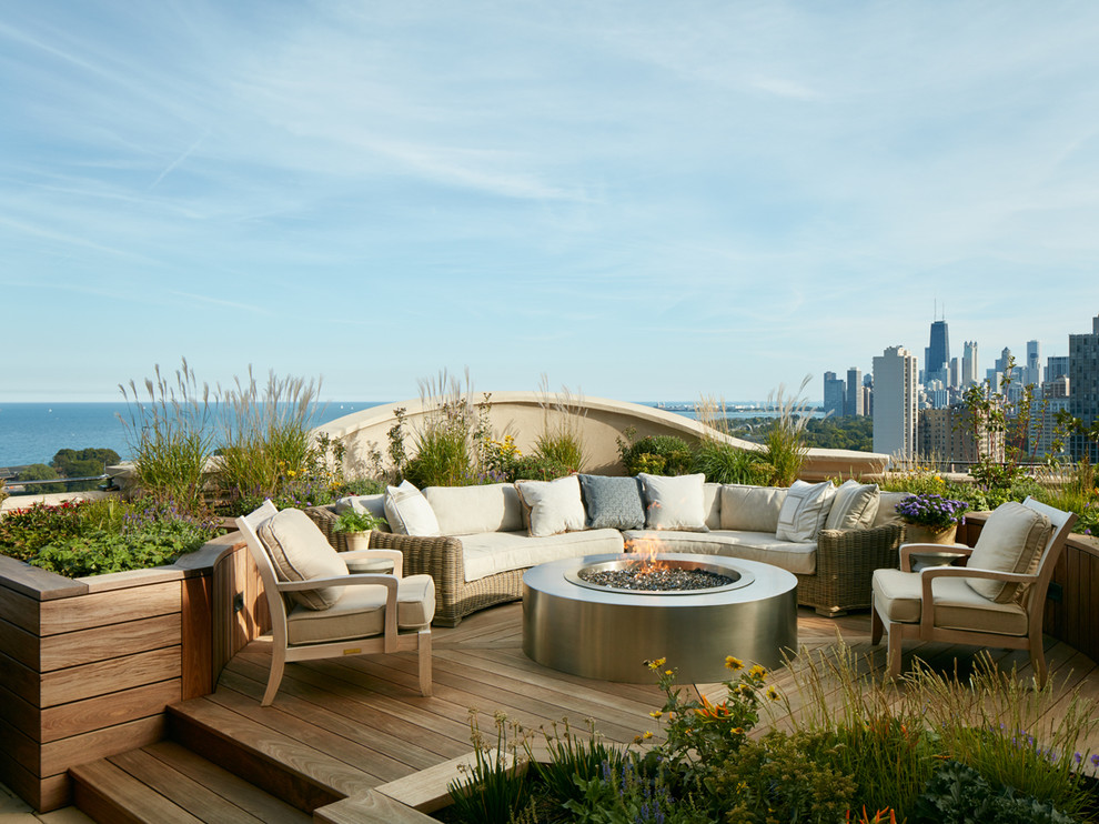 Inspiration for a mid-sized transitional backyard deck in Chicago with a fire feature and no cover.