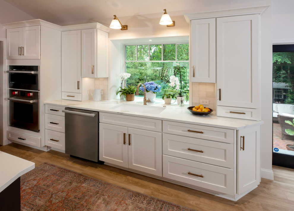 Transitional kitchen photo in Philadelphia