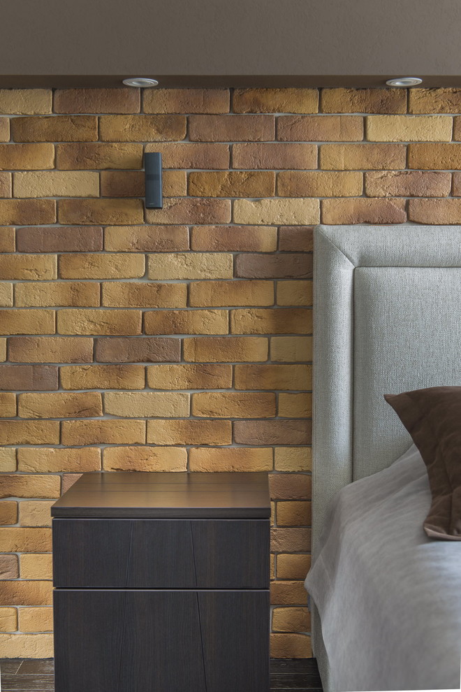 Частная квартира для него