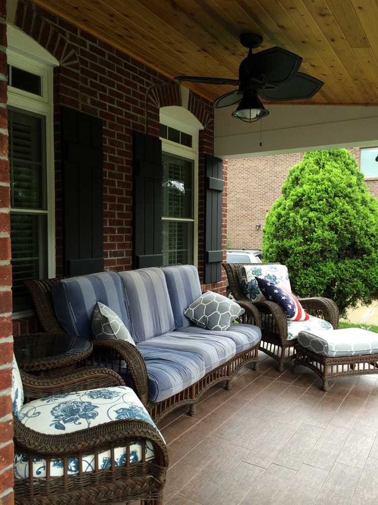 Inspiration for a mid-sized traditional front yard verandah in Cincinnati with tile.