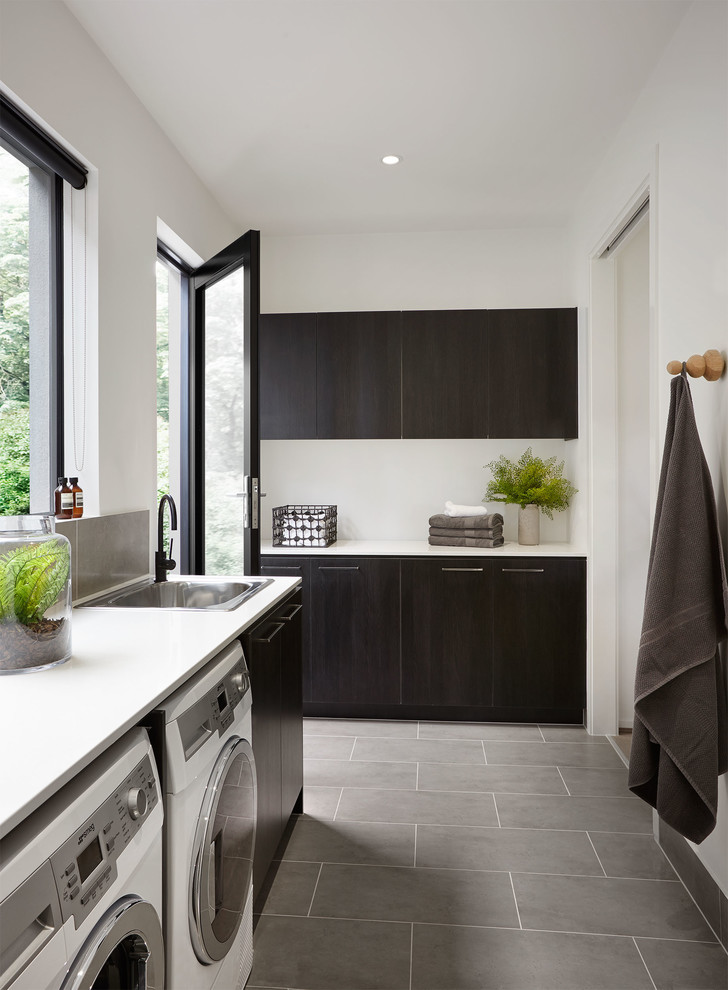 Contemporary laundry room in Melbourne.