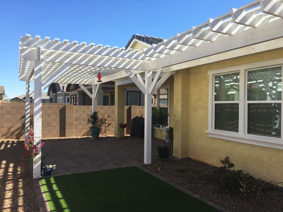 Transitional patio photo in Phoenix