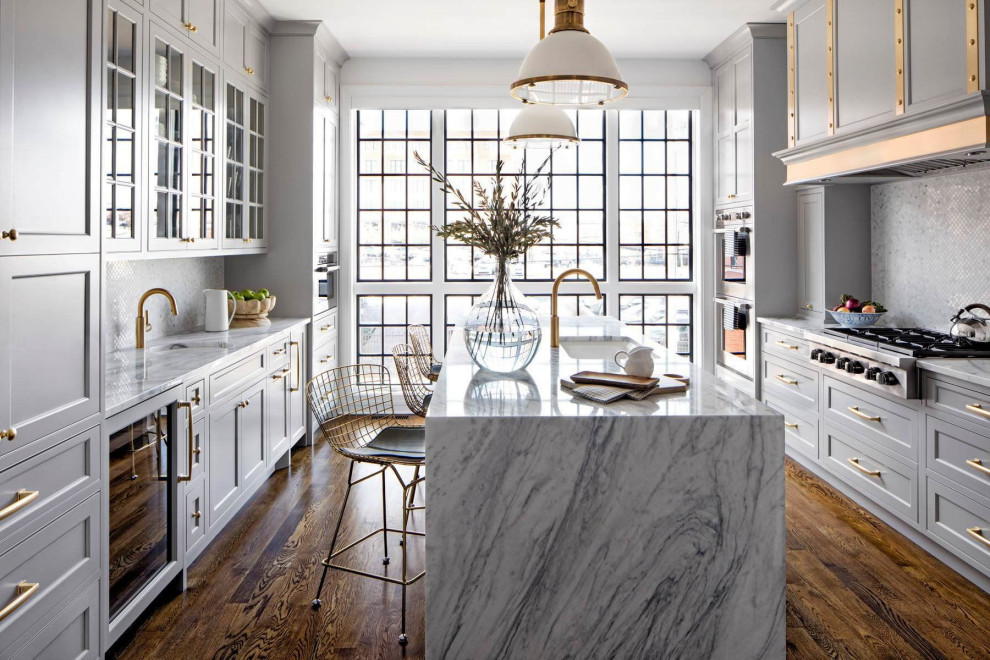 Inspiration for a transitional kitchen remodel in Los Angeles