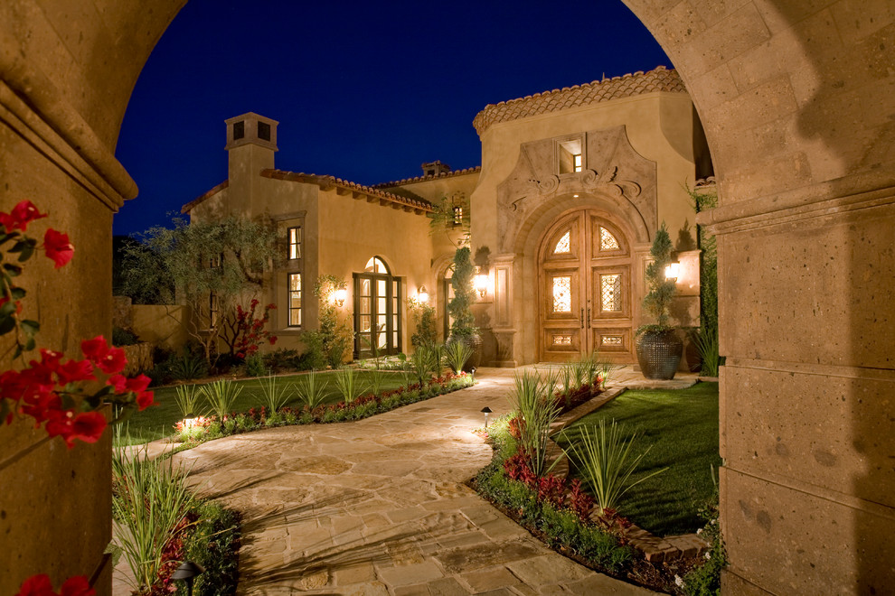 Photo of an expansive contemporary courtyard patio in Phoenix with a water feature and natural stone pavers.