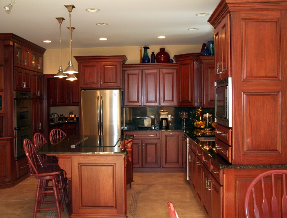 Kitchen - kitchen idea in Chicago