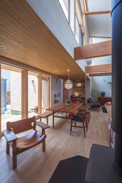 陽まわりの家 moderne-salle-a-manger