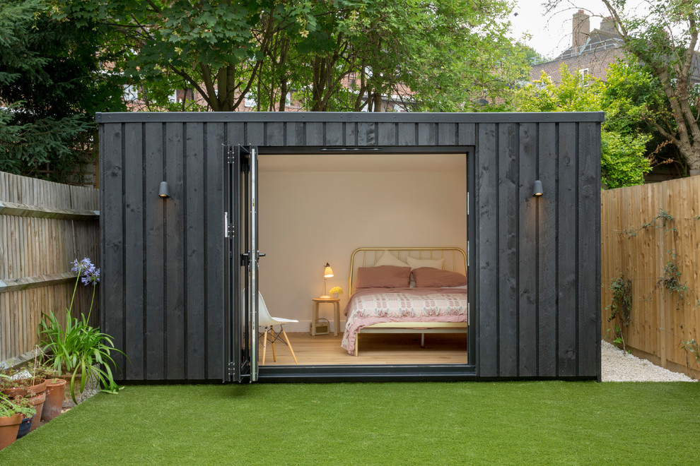 Photo of a contemporary detached granny flat in London.