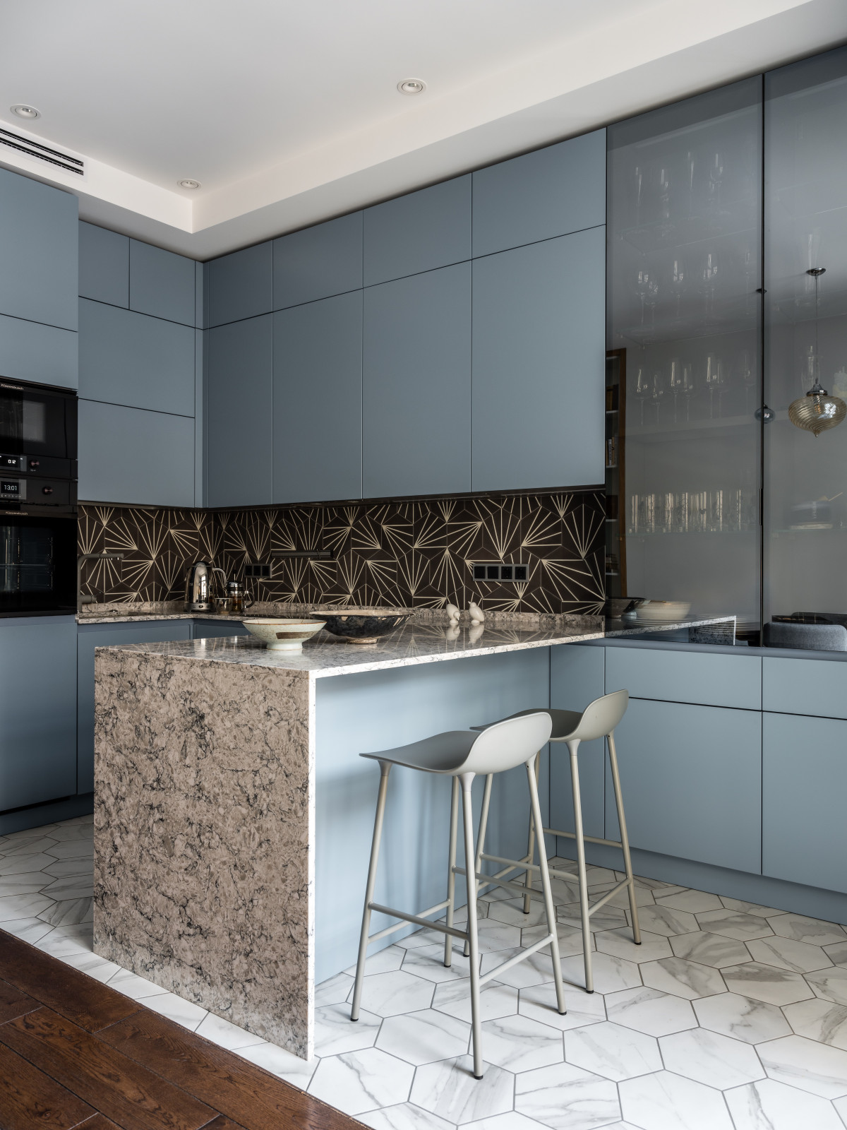 Квартира в современном доме в Казарменном переулке, общей S 117 кв.м.