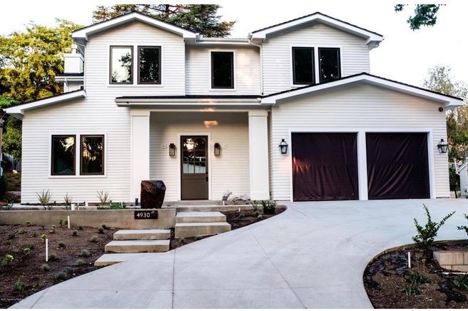 Дом в стиле Кейпкод в Ла Канада