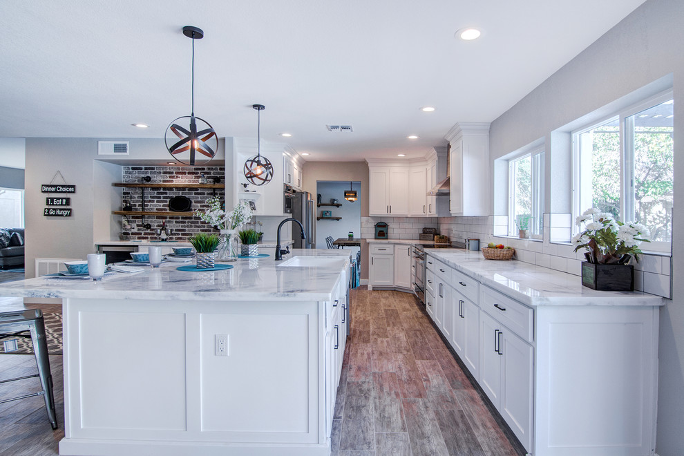 Kitchen - transitional kitchen idea in Phoenix