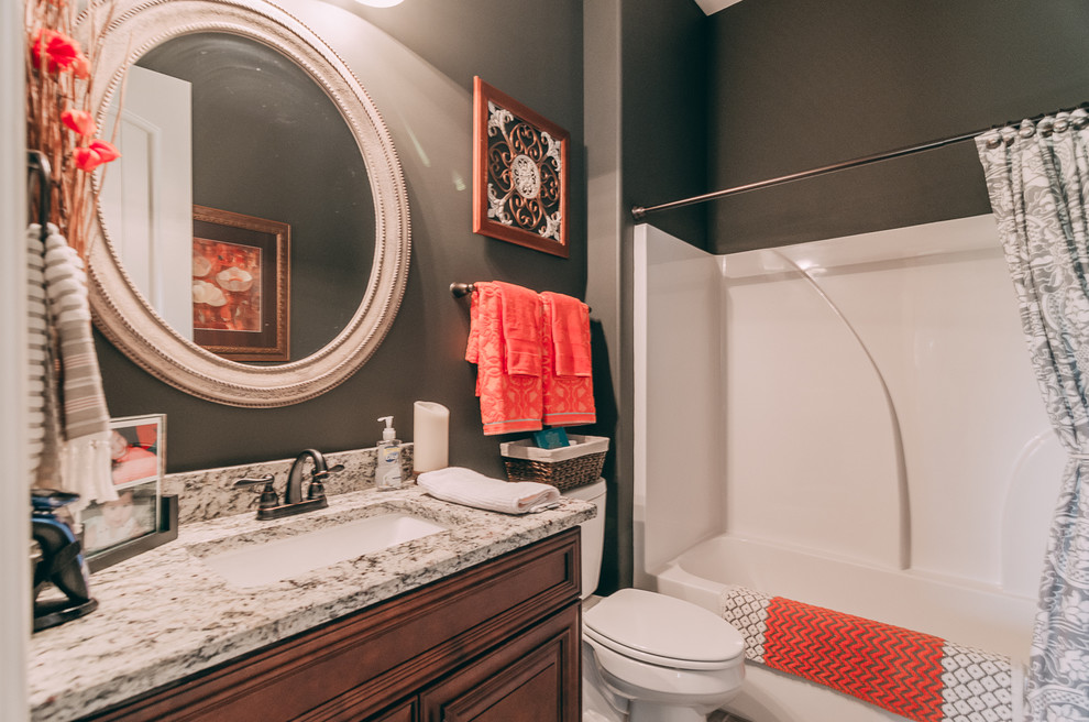Transitional home design photo in Nashville