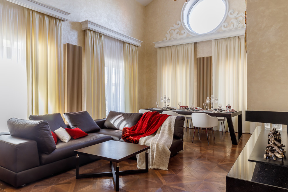 Дом с круглым окном