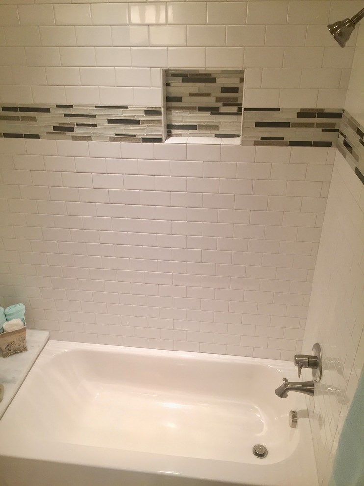 Bathroom - mid-sized rustic bathroom idea