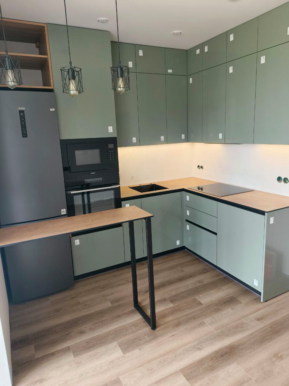 Угловая столешница из компакт-пластика