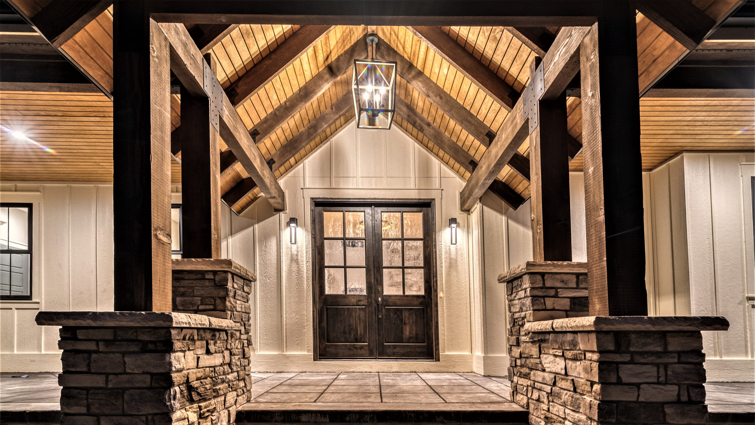 巨大なおしゃれな縁側 ポーチ 柱付き の画像 75選 22年7月 Houzz ハウズ