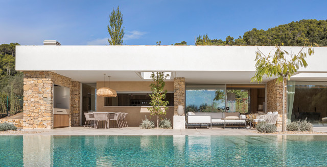 Casa en la Costa Brava - Mediterráneo - Patio - Barcelona - de dom  arquitectura | Houzz
