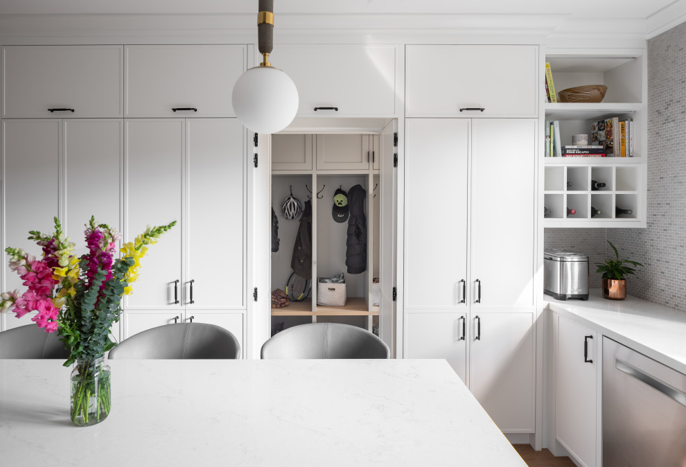 Transitional kitchen photo in Toronto