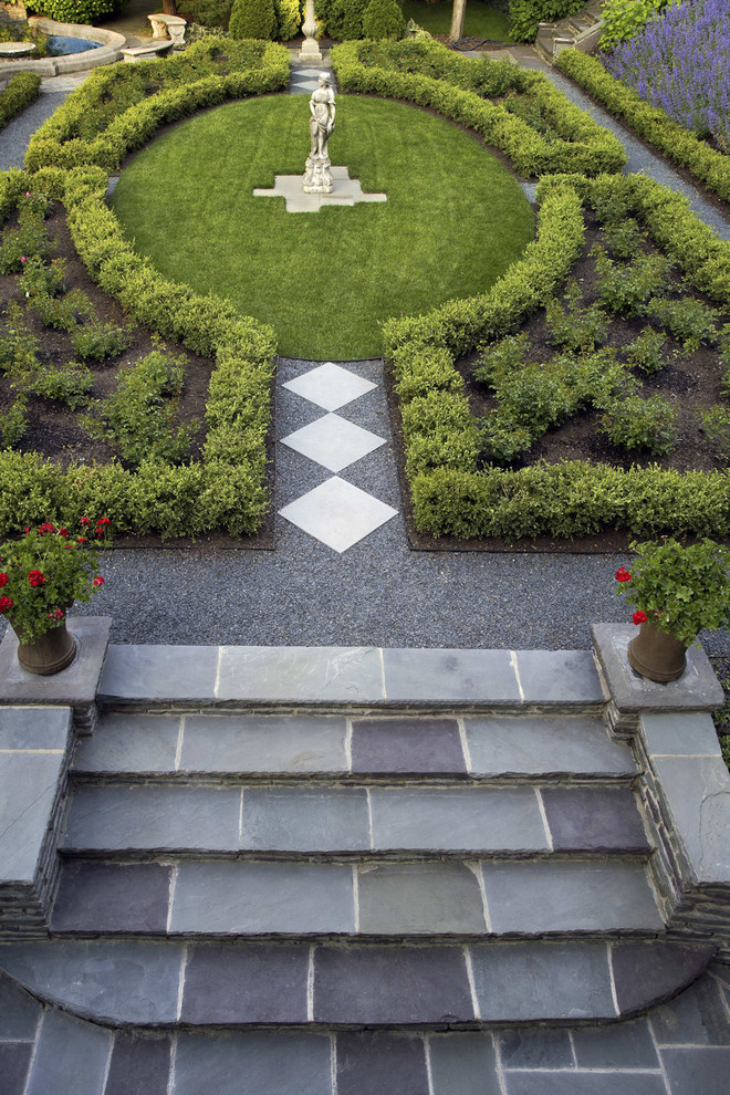 Expansive formal garden in Chicago with natural stone pavers.