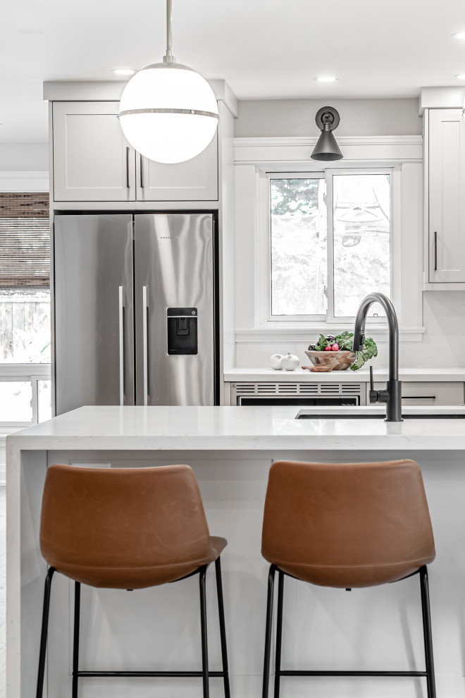 Kitchen - scandinavian kitchen idea in Toronto