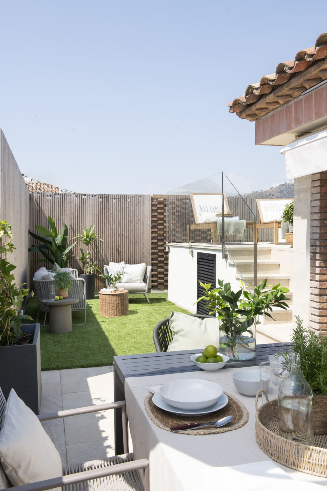 Diseño de terraza in azotea With toldo and barandilla de madera