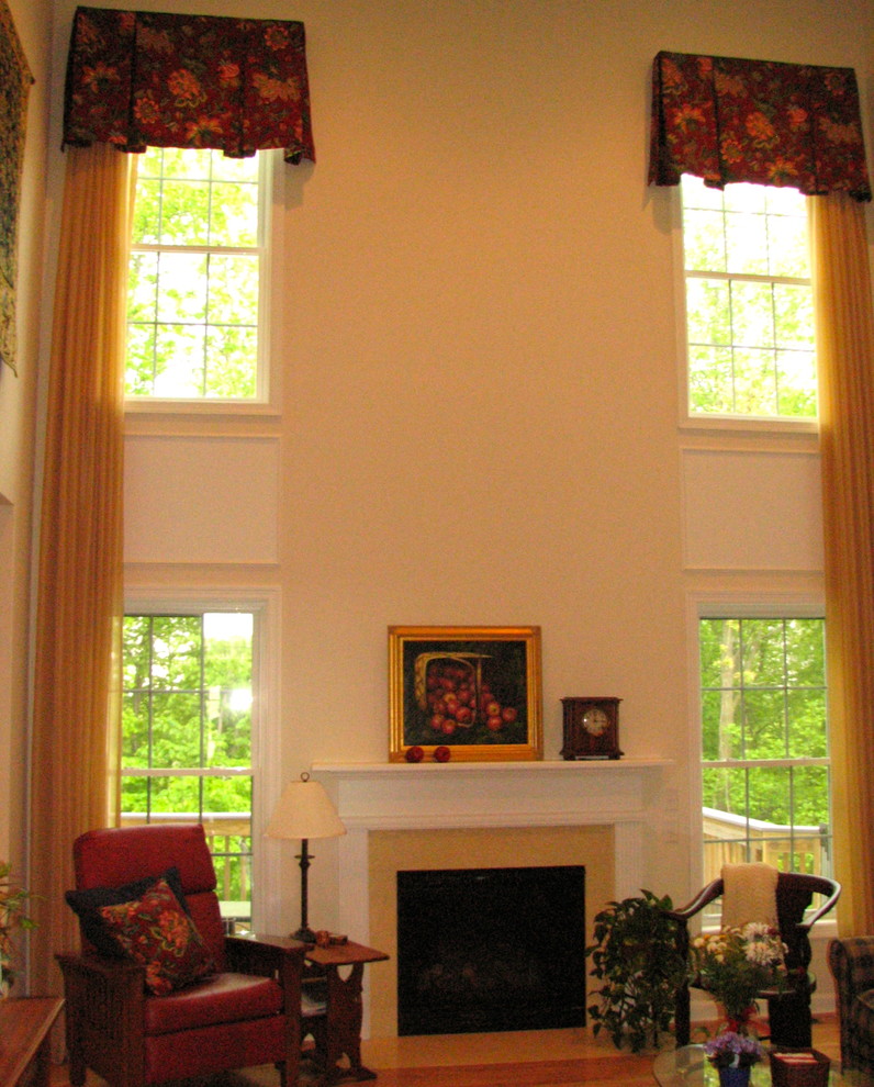 Inspiration for a traditional family room in Bridgeport.