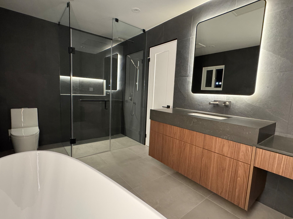 Contemporary Master-bathroom