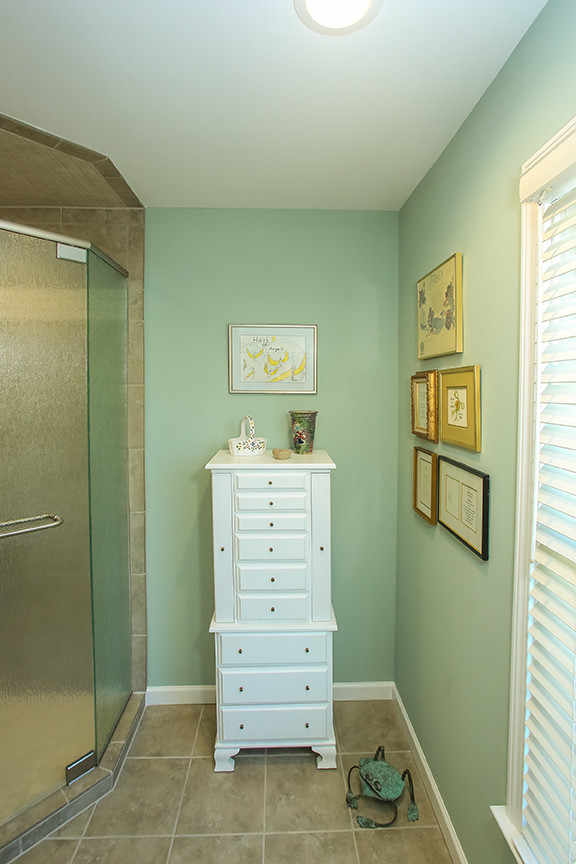 Gainesville Farmhouse Master Bathroom